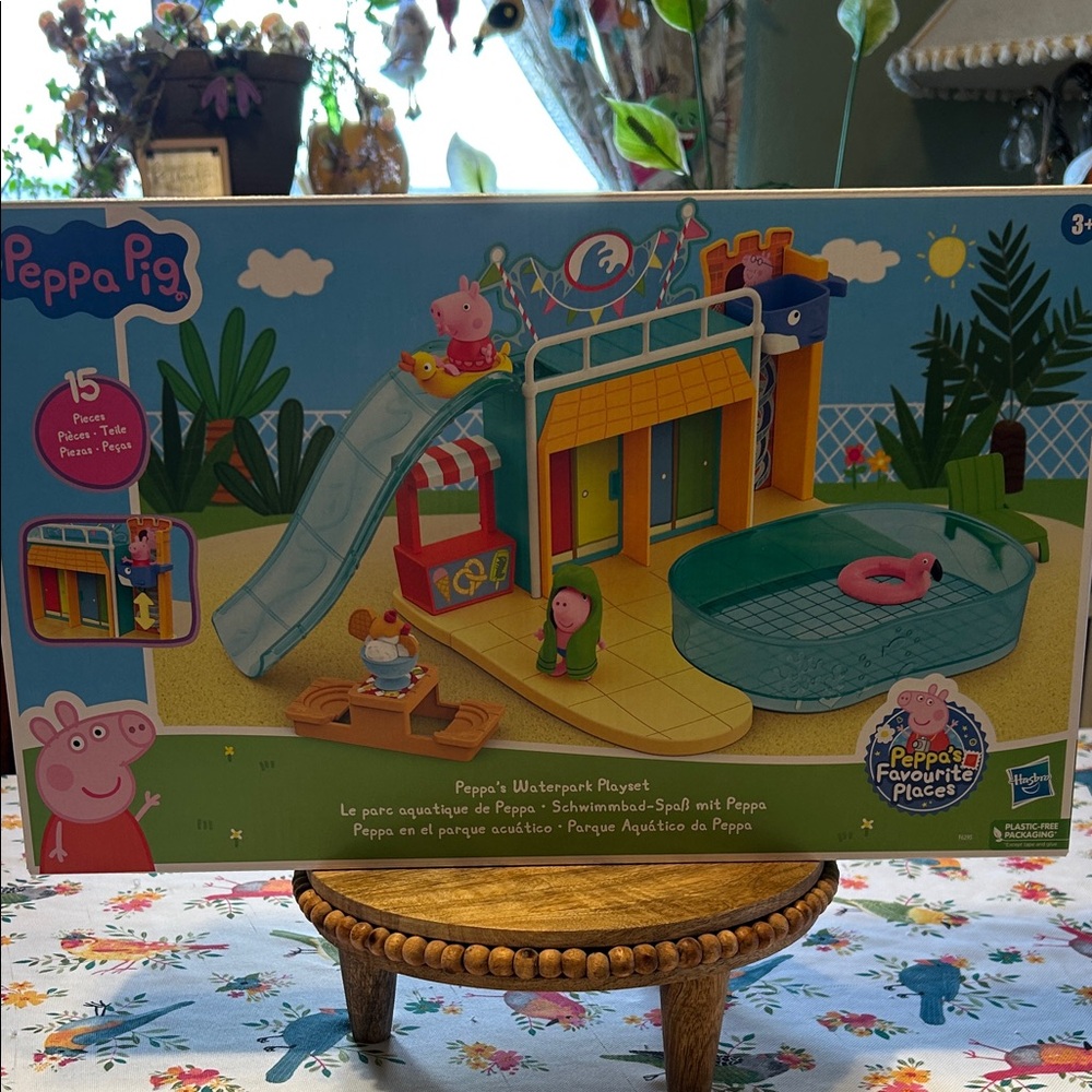 Peppa Pig Peppa’s Waterpark Playset NIB with Peppa & George 15 Pieces Two-Sided